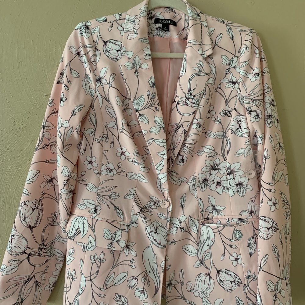 NWOT- Roz & Ali Pale Pink Floral Blazer💕 - Picture 3 of 6